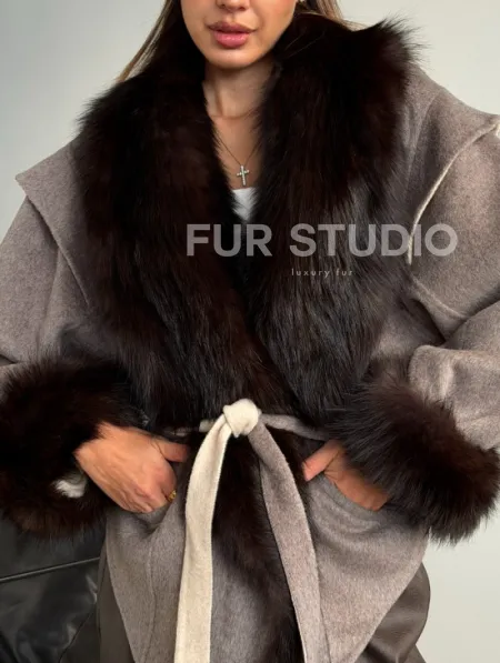 Пальто с мехом фишера - фото 1