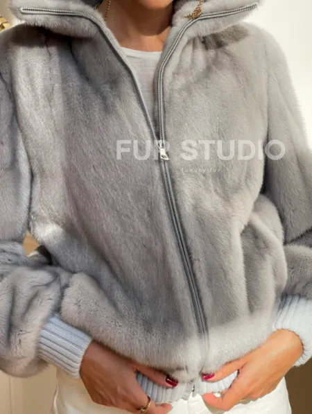 Светлая норковая куртка - бомбер - фото 1