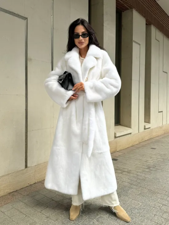 Белая норковая шуба мех SAGA  - английский воротник - фото 0