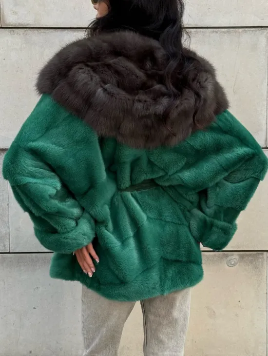 Шуба кимоно из норки с капюшоном из меха куницы - цвет малахит (зеленый) - фото 6