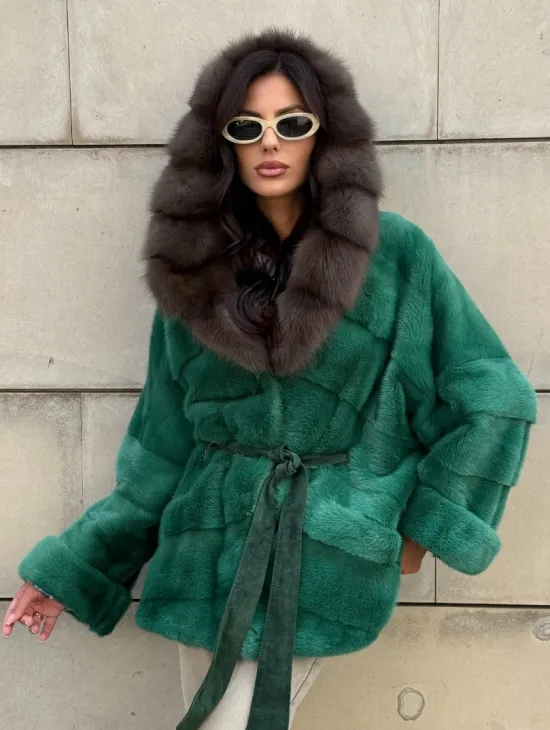 Шуба кимоно из норки с капюшоном из меха куницы - цвет малахит (зеленый) - фото 10
