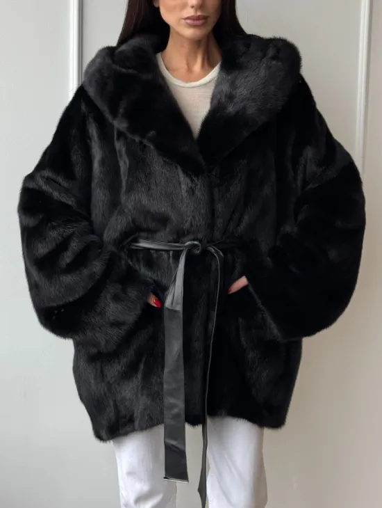 Летучая мышь шуба из черной норки с меховым капюшоном - оверсайз - фото 3