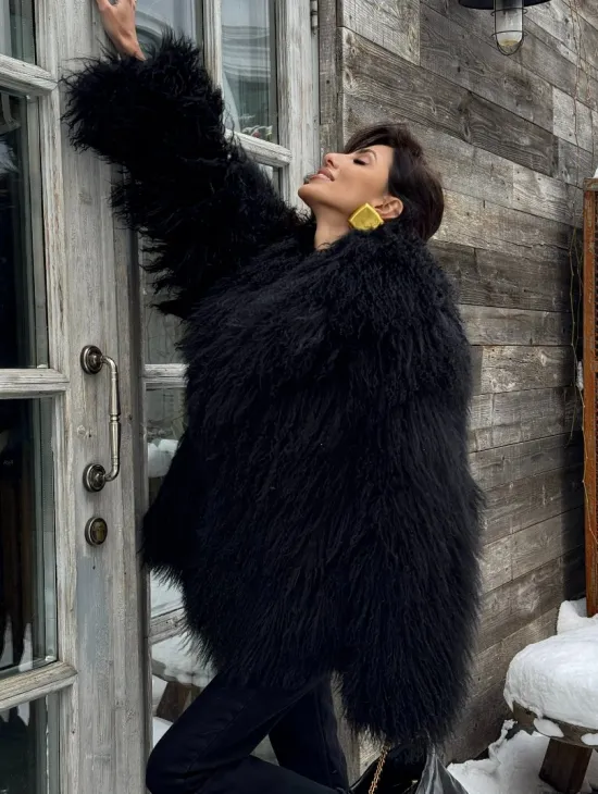 Черная шуба из натурального меха ламы - английский воротник PREMIUM COLLECTION - фото 11
