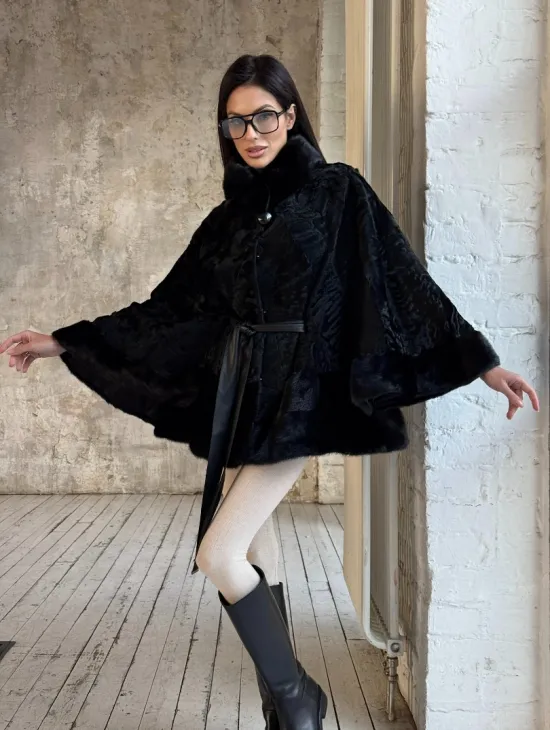 Женское меховое манто из меха каракульчи с отделкой из норки - фото 4