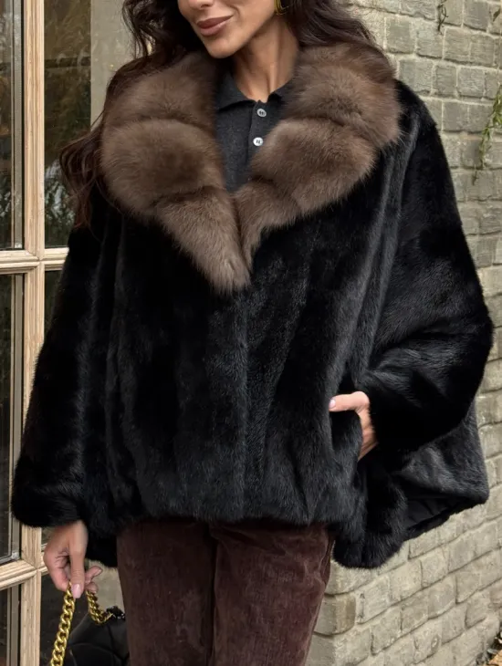 Шуба - пончо из аукционной норки Black с воротником из куницы - фото 2