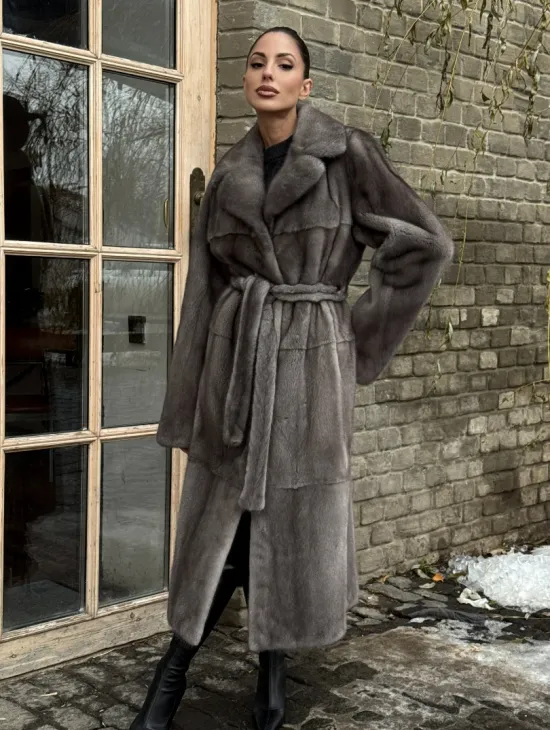 Прямая норковая шуба Luxury Line с меховым поясом и шлицами по бокам - фото 0