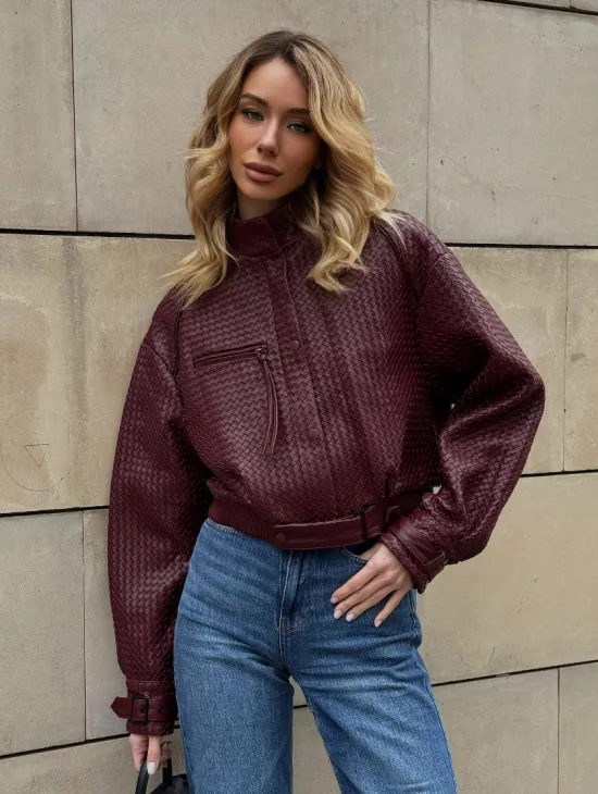 Бомбер женский из натуральной плетеной кожи - Burgundy цвет - фото 0