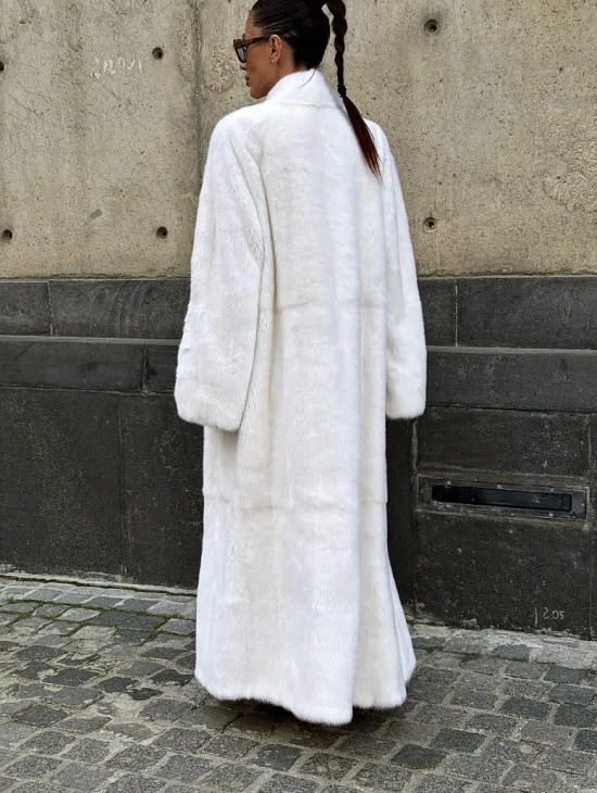 Классический стиль, белая норковая шуба - мех SAGA - фото 4