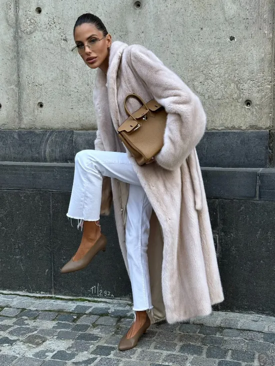 Классическая норковая шуба с перламутровым оттенком и эффектным воротником-шалью - фото 10