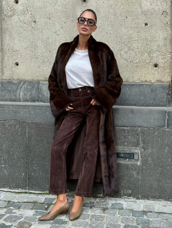 Эффектная норковая шуба цвета 