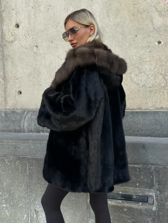Черный норковый полушубок с капюшоном куница - фото 7