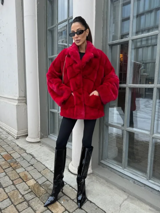 Полушубок норковый в гранатовом оттенке - фото 6