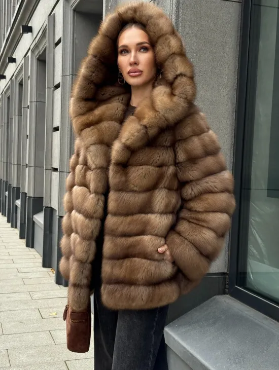 Шуба из натурального меха куницы с капюшоном - фото 4