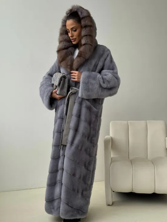 Голубая норковая шуба с капюшоном куницы - фото 4