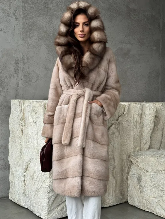 Норковая шуба с капюшоном из 