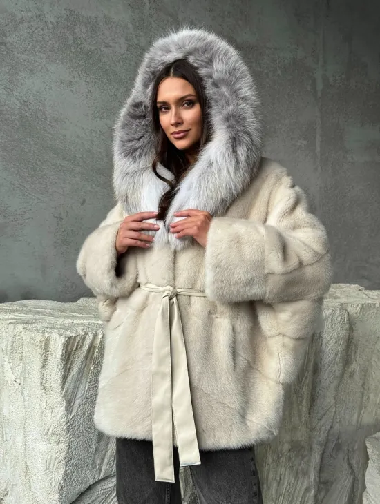 Светлая норковая шуба - летучка с капюшоном - фото 6