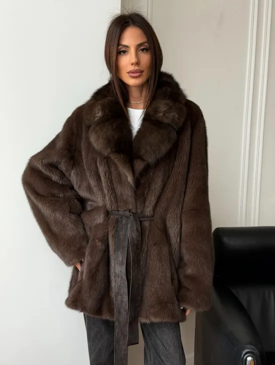 Полушубок норковый летучая мышь с воротником куницы - фото 8