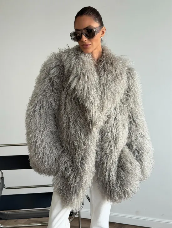 Серая шуба из ламы - фото 0