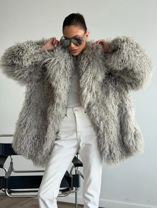 Серая шуба из ламы - фото 8