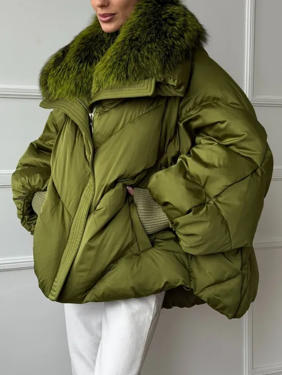 Женский стеганный пуховик с воротником чернобурки - фото 5