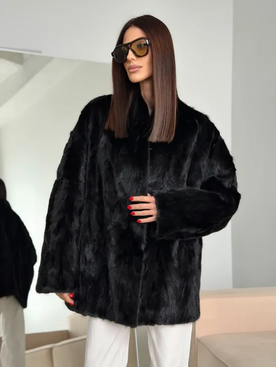 Шуба норковая из кусочков в стиле оверсайз - фото 8