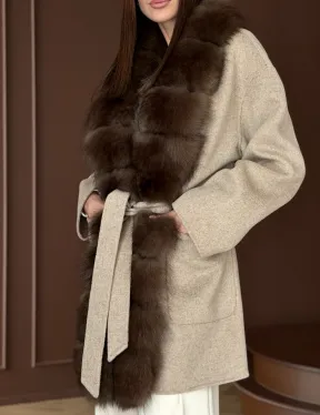 Пальто с отделкой из меха песца - фото 2