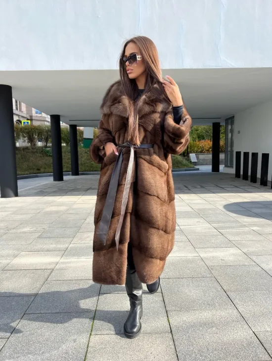 Шуба из аукционной норки NAFA MINK с капюшоном из меха куницы - фото 1