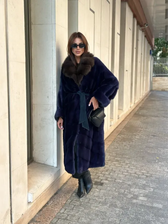 Роскошная норковая шуба с воротником из меха куницы в цвете индиго - фото 5