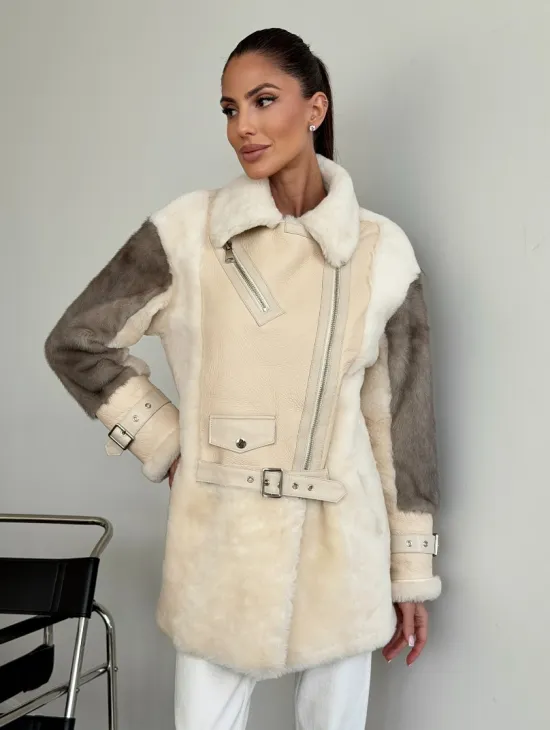 Удлиненная дубленка из натуральной овчины с рукавами из меха норки – молочный - фото 8