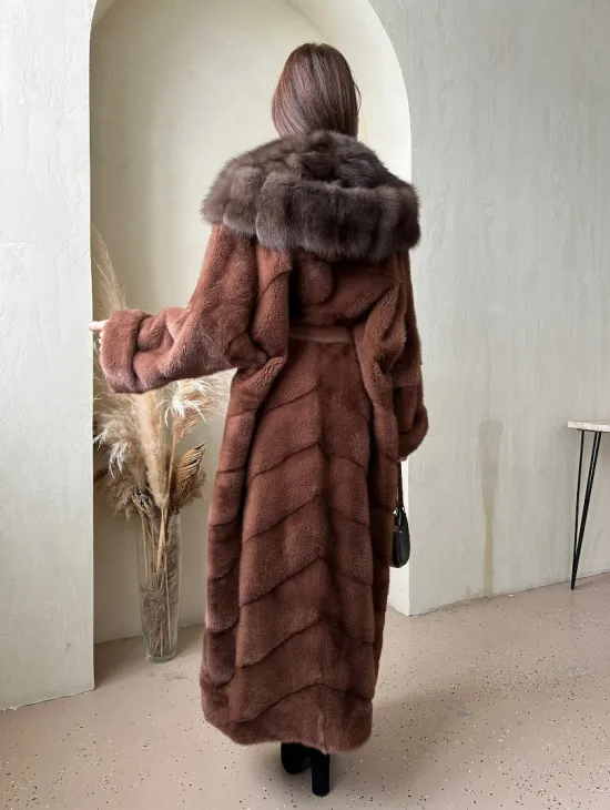 Шуба из аукционной норки с капюшоном из куницы - цвет терракотовый - фото 4