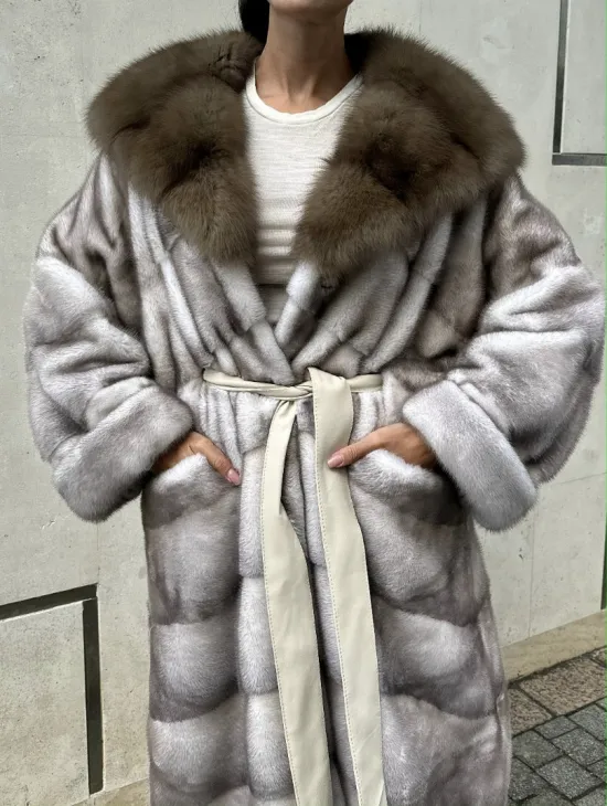 Шуба норковая с капюшоном из меха куницы - колотый лед - фото 3